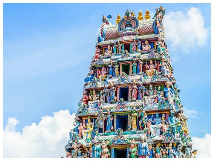 इस मंदिर का निर्माण 17वीं शताब्दी में हुआ था. जिसकी वास्तुकाला और चित्रकाला देखते ही बनती है.