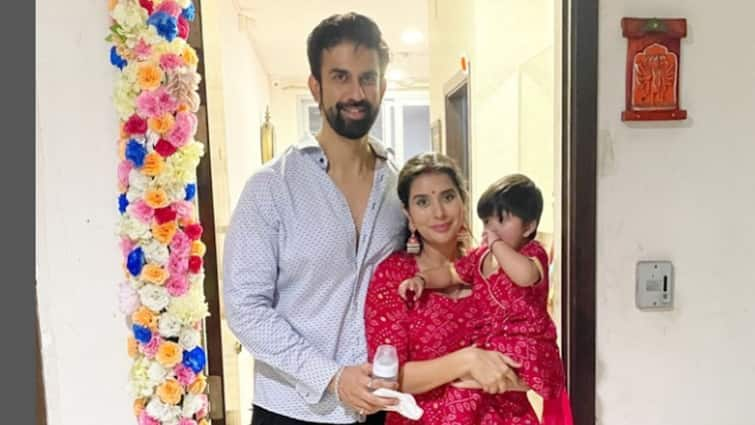 Rajeev Charu Divorce: Rajeev Sen and Ashopa Charu Announced that they will continue their marriage for their daughter's future Rajeev Charu Divorce: 'বিচ্ছেদের কথাই ভেবেছিলাম, জিয়ানার জন্যই বিয়ে টিঁকিয়ে রাখার সিদ্ধান্ত', সোজাসাপ্টা রাজীব-চারু