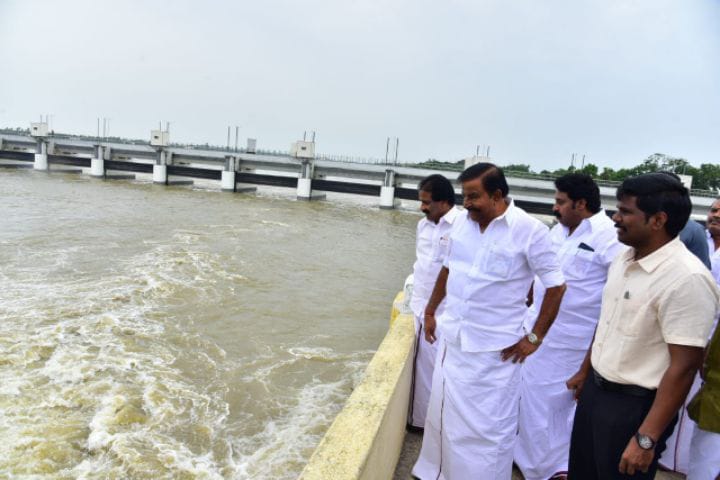 திருச்சி காவிரி, கொள்ளிடம் ஆறுகளில் வெள்ளம் ; மக்கள் பாதுகாப்பாக இருக்க மாவட்ட நிர்வாகம் அறிவுறுத்தல்