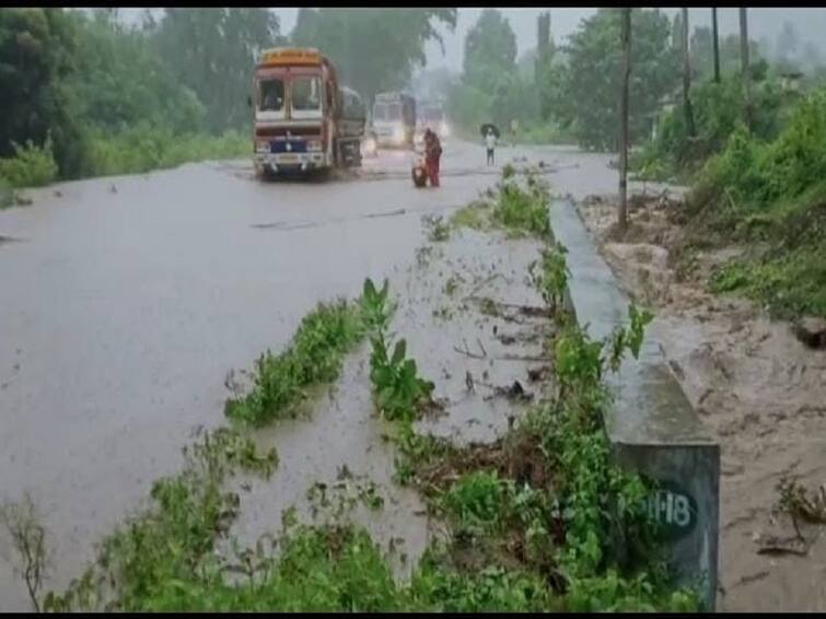 Floods in Arur salem main road vehicles floating in the road TNN தொடர் கனமழை....அரூர் - சேலம் பிரதான சாலையில் பெருக்கெடுத்து ஓடிய வெள்ளம்...!