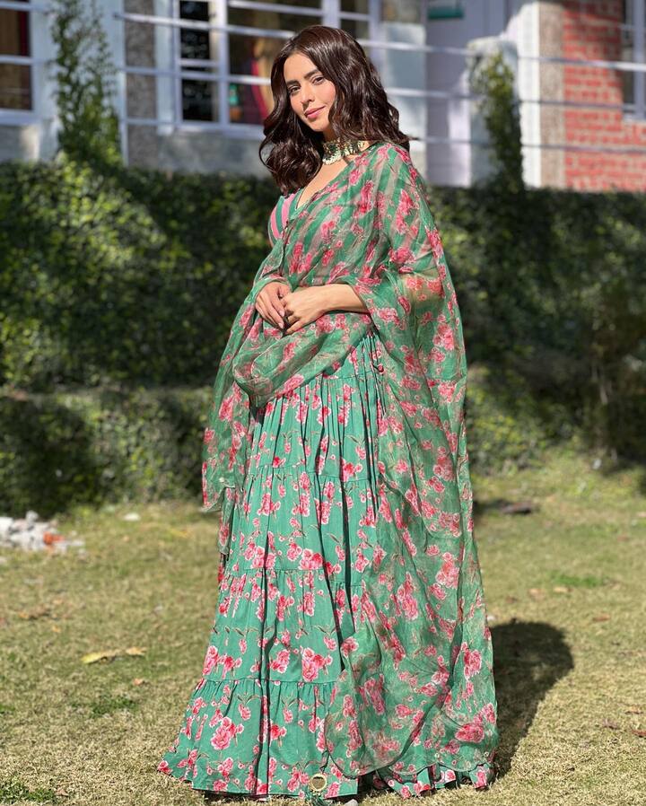 ट्रेडिशनल लुक में आमना शरीफ की अदाएगी देख तो आप दिल ही हार जाएंगे. हाल ही में उनकी लेटेस्ट तस्वीरें सामने आई हैं.