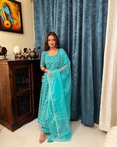 स्काई ब्लू अनारकली सूट में Anushka Sen लगीं गॉर्जियस, क्यूट स्माइल से लूट ली महफिल