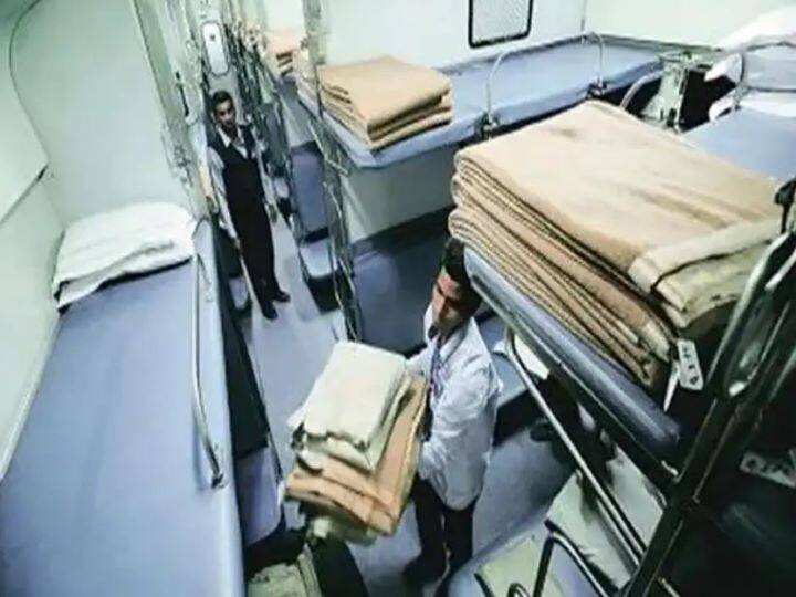 Indian Railways IRCTC to resume bedroll facility in 7 AC trains, check list here Indian Railways: IRCTC इन 7 एसी ट्रेनों  में फिर से शुरू करेगी बेडरोल सुविधा, यात्री यहां चेक कर सकते हैं लिस्ट