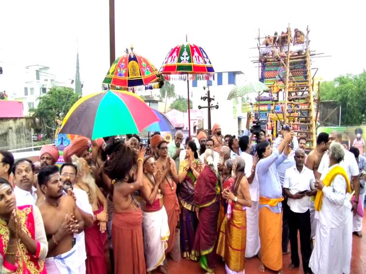 Theppakulam Vishwanath Temple Kumbabhishekam held after 150 years in Mayiladuthurai TNN 150 ஆண்டுகளுக்கு பின் நடந்த தெப்பக்குளம் விஸ்வநாதர் கோயில் கும்பாபிஷேக விழா..மயிலாடுதுறையில் குவிந்த பக்தர்கள்..!