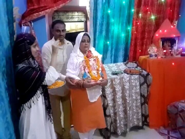 Ganesh Chaturthi 2022 Muslim woman installed Lord Ganesha idol at home for 7 days in Aligarh in UP ann Ganesh Chaturthi 2022: अलीगढ़ में मुस्लिम महिला ने घर में स्थापित की भगवान गणेश की प्रतिमा, कहा- यह मेरे मन की आस्था