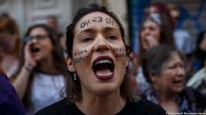 Spain Sexual Violence Bill: સ્પેનની સંસદે જાતીય હિંસા રોકવા માટેના કાયદાને મંજૂરી આપી છે, જેનો ઉગ્ર વિવાદ થઈ રહ્યો છે. લગભગ એક વર્ષની તૈયારી બાદ આ નવા અને કડક કાયદાને 205 સાંસદોની સહમતિથી સંસદમાં મંજૂરી આપવામાં આવી હતી.જોકે 141 સાંસદોએ તેનો વિરોધ પણ કર્યો હતો. તેને કંમ્પ્રેહેસિવ ગારંટી ઓફ સેક્સુઅલ ફ્રીડમ લો એટલે સેક્સની આઝાદી  કહેવાય છે. આ મામલે શું વિવાદ છે અને શું બિલ છે. જાણીએ