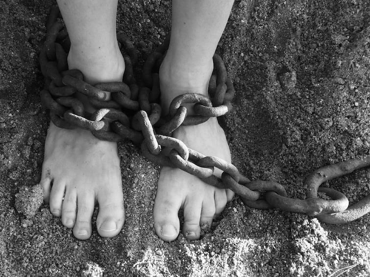Crime-Assistant Professor lament of the trapped professor prostitution Crime: ரூ.11 ஆயிரம்தான்... நாள் முழுவதும் உல்லாசம்: நம்பி ஏமாந்த உதவிப் பேராசிரியர்; காவலன் செயலியால் சிக்கிய பெண்கள்
