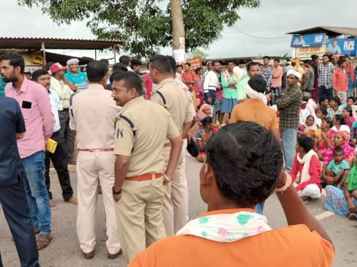 Bastar Chhattisgarh tribal society protested against burial of dead body according to Christian customs ANN Bastar News: ईसाई रीति से शव दफनाने को पर आदिवासियों ने किया चक्का जाम, शव बाहर निकालने की मांग