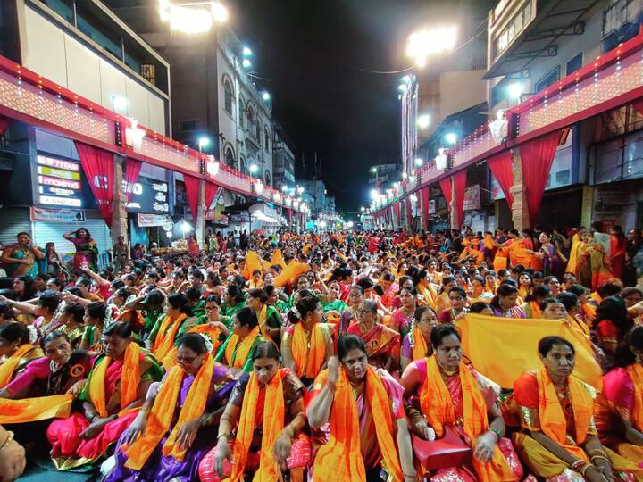 पारंपारिक वेशात सुमारे 31 हजार महिलांनी हजेरी लावली होती.