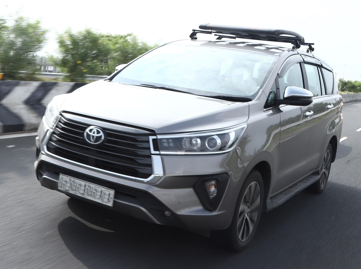 Toyota innova crysta online roof rail