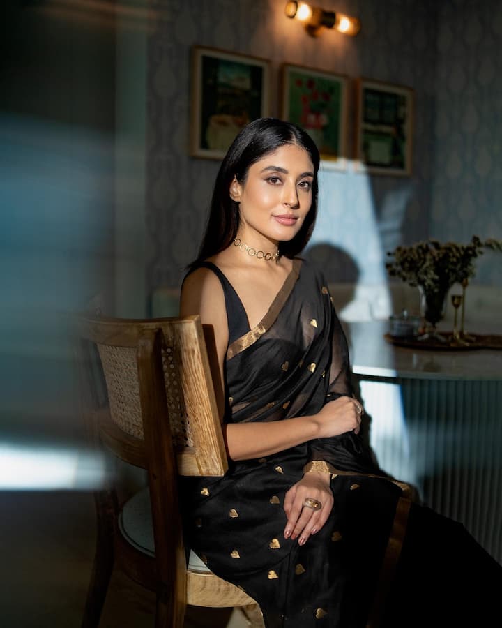 ‘कितनी मोहब्बत है’ टीवी सीरियल से मशहूर हुईं कृतिका कामरा (Kritika Kamra) टॉप एक्ट्रेसेस में से एक हैं.