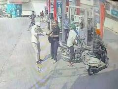 Haryana News: नकाबपोश ने देसी कट्टा दिखाकर पेट्रोल पंप पर की लूट की कोशिश, कर्मचारियों ने कर दी धुनाई