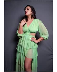 Huma Qureshi Pics: बैकलेस ड्रेस पहन कयामत लगीं हुमा कुरैशी, सिजलिंग अवतार से लूटी महफिल