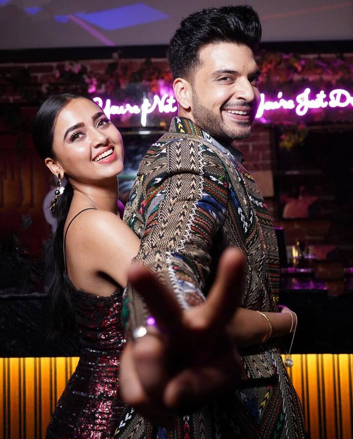 फैंस करण और तेजस्वी को प्यार से तेजरन कहते हैं. करण जहां अपने नए प्रोजेक्ट्स पर ध्यान दे रहे हैं, वहीं तेजस्वी नागिन 6 में दिखाई दे रहे हैं.