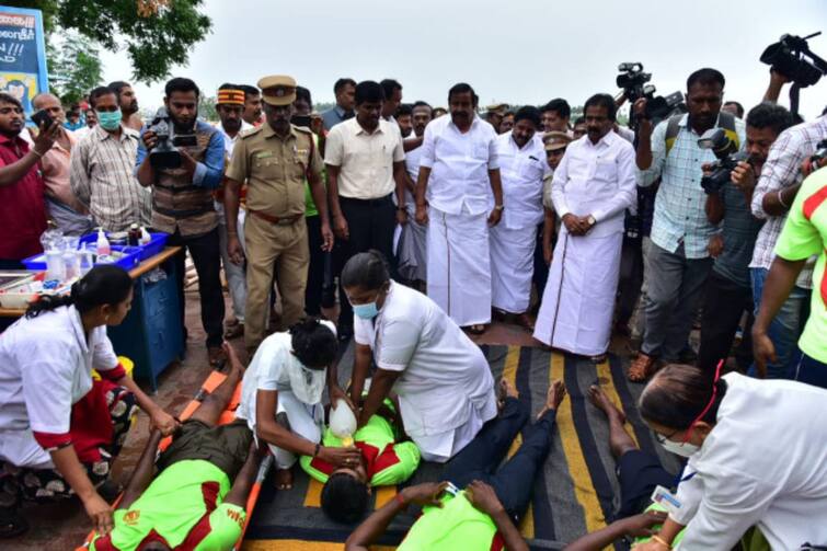 People do not need to panic due to increase in water flow in Kaveri-Kollidam District Collector Pradeep Kumar TNN காவிரி, கொள்ளிடத்தில் நீர்வரத்து அதிகரிப்பதால் மக்கள் அச்சப்பட தேவையில்லை - திருச்சி மாவட்ட ஆட்சியர்