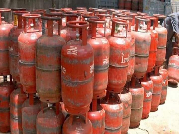 LPG price increased 60 times in last five years Central Government stop subsidy on ANN LPG Price Hike: मध्य प्रदेश में महंगाई की मार, पांच साल में 60 बार बढ़ी रसोई गैस की कीमत, सब्सिडी का है यह हाल