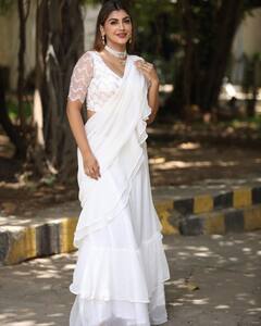 Actress Yashika Aannand : தேவதையை கண்டேன்..தேவதை போல் இருக்கும் நடிகை யாஷிகா ஆனந்த்!