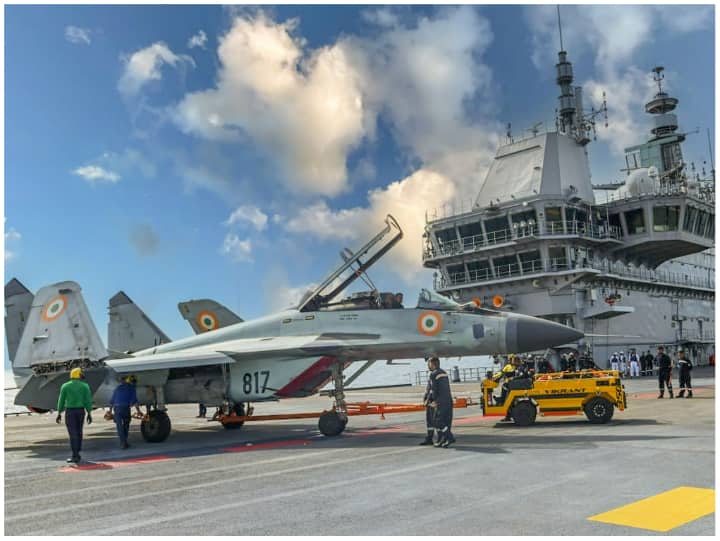 INS Vikrant aircraft carrier commissioned in Indian Navy strength and speciality five interesting facts INS Vikrant: एक बार में 14 हजार किमी का सफर और 16 बेड का हॉस्पिटल- जानें INS विक्रांत से जुड़े पांच दिलचस्प फैक्ट