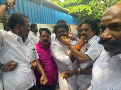 உயர்நீதிமன்றம் தீர்ப்பை அடுத்து ஈபிஎஸ் தரப்பினர் கொண்டாட்டம்!