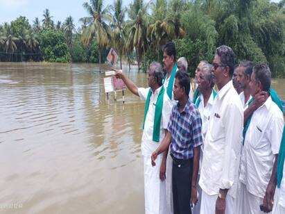 PR Pandian comforts villagers who are surrounded by Cauvery water TNN வேளாண் பயிர் பாதிப்புக்கான இழப்பீட்டு தொகை முதல்வர் அறிவிக்க மறுப்பது ஏன்..? - பி.ஆர்.பாண்டியன் கேள்வி 