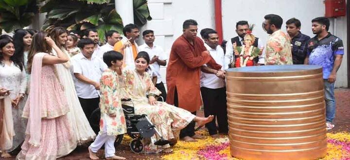 शिल्पा शेट्टीने बाप्पाचं विसर्जन कृत्रिम हौदात केलं आहे.