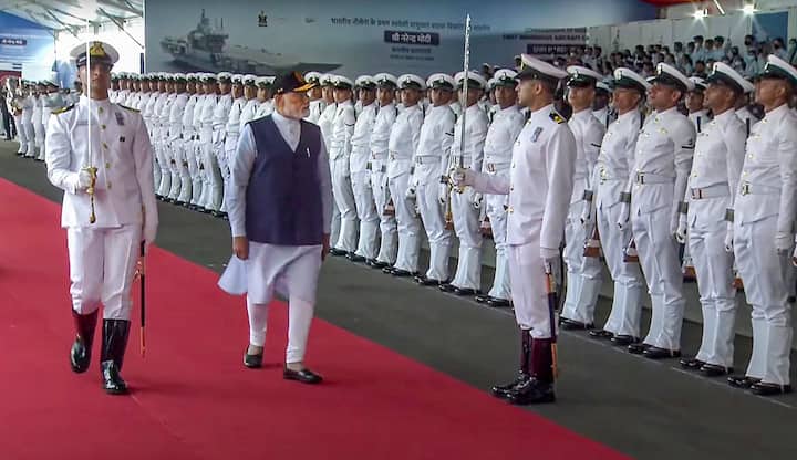 ভারতীয় নৌবাহিনীর Warship Design Bureau-এই যুদ্ধজাহাজের ডিজাইন করেছে। তৈরি করা হয়েছে কোচি শিপইয়ার্ডে। ভারতের একাধিক বৃহৎ শিল্পসংস্থা এবং মাধারি-ক্ষুদ্র শিল্প সংস্থার অবদান রয়েছে এটি তৈরিতে। ছবি: পিটিআই