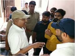 अलीगढ़ के निजी अस्पताल में जच्चे-बच्चे की मौत पर बवाल, परिवार ने शवों को रखकर किया सड़क जाम