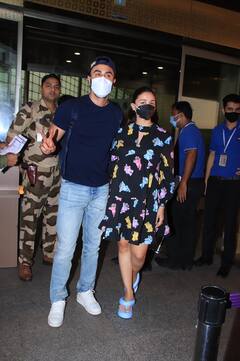 Ranbir Alia Pics: प्रेग्नेंसी में आलिया भट्ट का खास ध्यान रख रहे हैं रणबीर कपूर, एयरपोर्ट पर ये कूल कपल इस अंदाज में हुआ स्पॉट