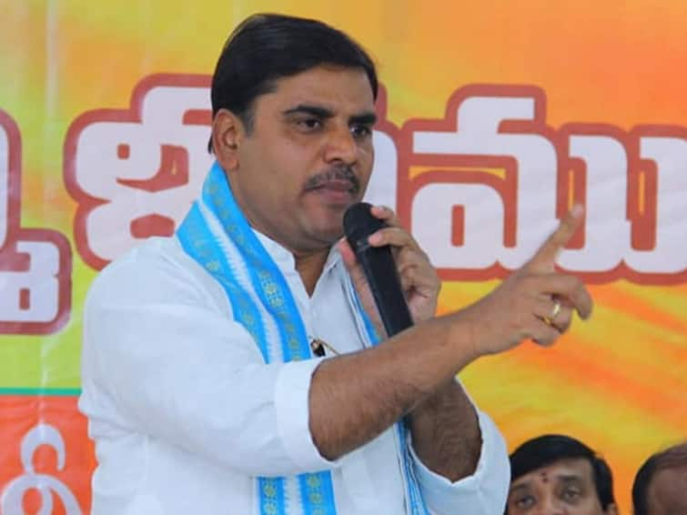 AP BJP General Secretary Vishnuvardhan Reddy has been entrusted with the responsibility of making the Prajaporu Sabhas a success. BJP Vishnu :  వైఎస్ఆర్‌సీపీపై బీజేపీ ప్రజాపోరు - ముందుండి నడిపించనున్న విష్ణువర్ధన్ రెడ్డి !