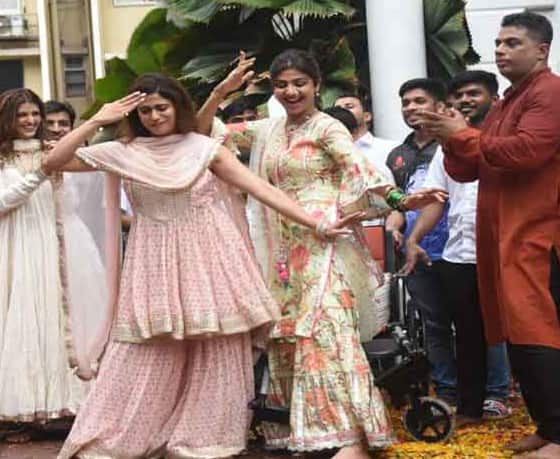 शिप्पा शेट्टीने आज गणेशोत्सवाच्या तिसऱ्या दिवशी बाप्पाचं विसर्जन केलं आहे.