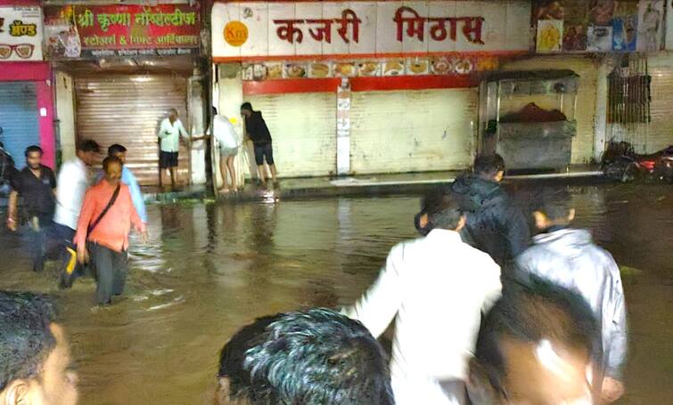 maharashtra News Nashik Heavy rain in district including Nashik city, 165 mm rain in Sinnar Nashik Rain : नाशिक जिल्ह्यात धुवांधार, एकट्या सिन्नर तालुक्यात 165 मिमी पावसाची नोंद 