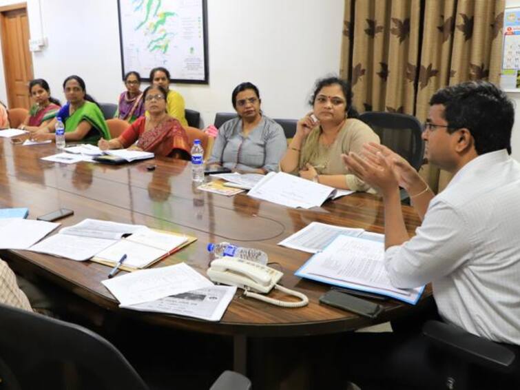 Effectively conduct leprosy detection campaign and active tuberculosis detection campaign in kolhapur says Rahul Rekhawar Kolhapur News : कुष्ठरुग्ण शोध मोहीम व सक्रिय क्षयरुग्ण शोध मोहीम प्रभावीपणे राबवा, जिल्हाधिकाऱ्यांकडून सूचना