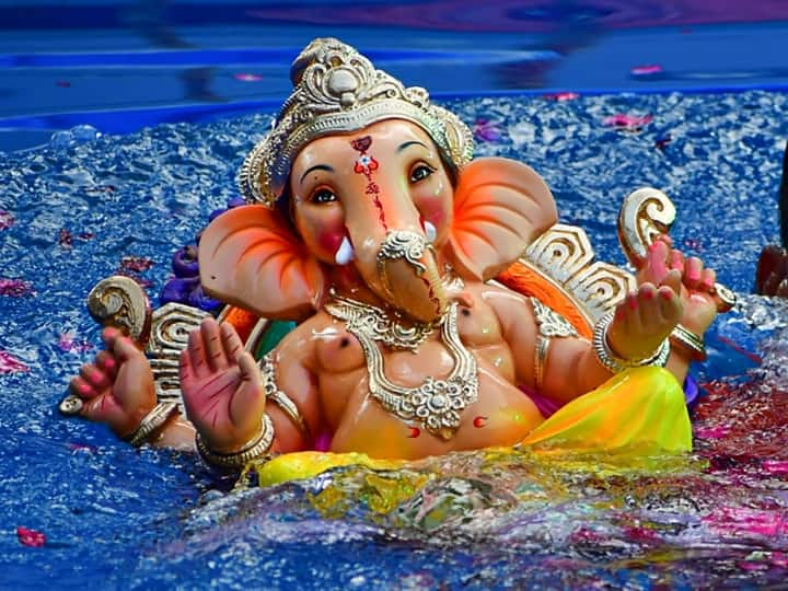 Mumbai BMC built 162 artificial ponds for immersion of Ganesh idols Mumbai: गणेश प्रतिमाओं के विसर्जन के लिए BMC ने बनाए 162 आर्टिफिशियल तालाब, सामने आई ये वजह