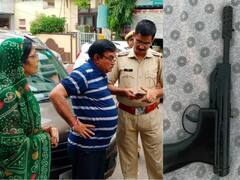 Kota News: वैक्सीन लगाने के बहाने घर में घुसा बदमाश, तान दी बंदूक, बुजुर्ग ने एक घूंसा मारा तो दुम दबाकर भागा