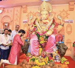 PHOTO : राजकीय नेत्यांचे गणेश दर्शन आणि भेटीगाठी