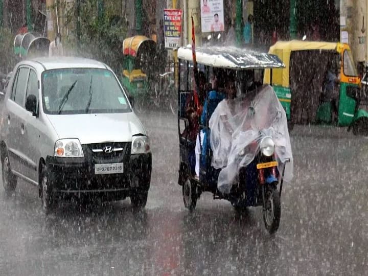 UP Weather Forecast Today 02 September 2022 IMD Yellow Alert for Rain in 38 Districts Including Lucknow UP Weather Forecast Today: यूपी से अभी नहीं जाएगा मानसून, लखनऊ सहित 38 जिलों में हो सकती है बारिश