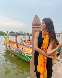 Ananya Panday Pics:મથુરા  પહોંચી અનન્યા પાંડે, ઉપવસ્ત્ર સાથે અનોખા લૂકમાં જોવા મળી, જુઓ તસવીરો