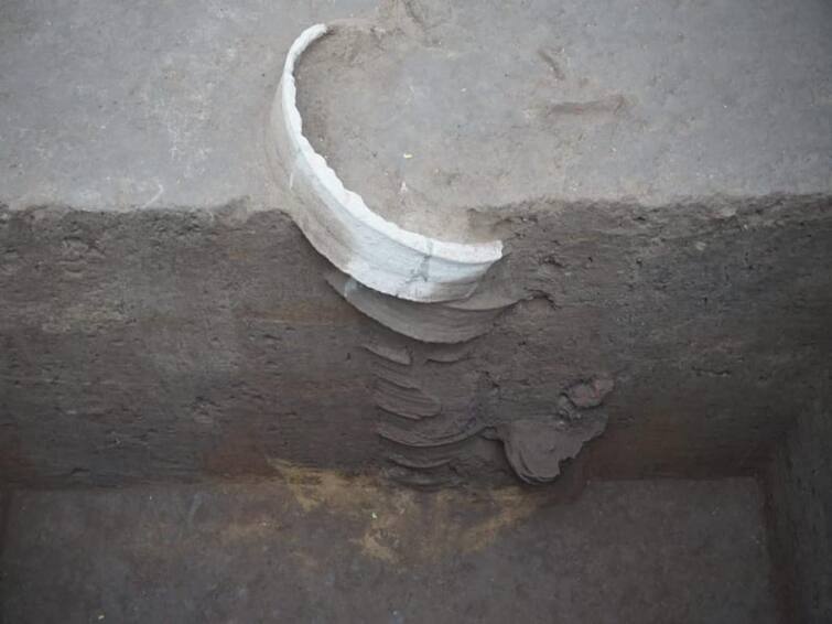 Archeology enthusiasts rejoice at the nine-layer frozen well found in Madurai excavations கீழடி அகழாய்வு: அகரத்தில் கிடைத்த 9 அடுக்கு உறைகிணறு -  தொல்லியல் ஆர்வலர்கள் மகிழ்ச்சி !