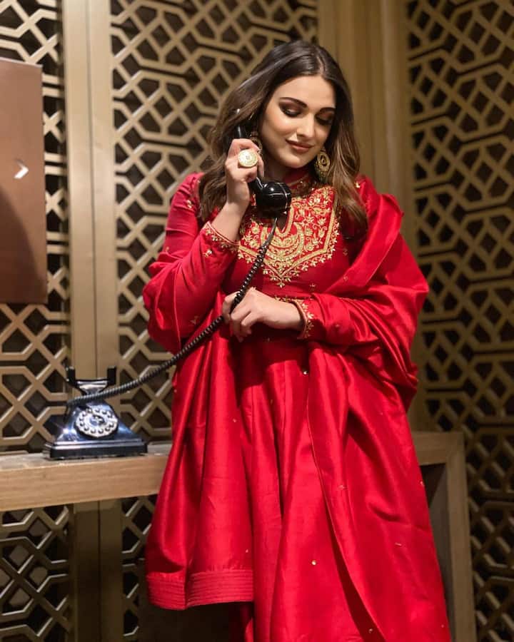हेच कारण आहे की आज हिमांशी कोणत्या ना कोणत्या कारणाने लोकांचे लक्ष वेधून घेते. (फोटो सौजन्य:/iamhimanshikhurana/इंस्टाग्राम)