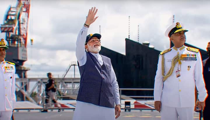 একাধিক বিমান থাকতে পারবেন এখানে। এয়ার ওয়ার্নিং কপ্টার থাকবে এখানে। প্রায় দেড় হাজার নাবিক থাকবে পারবেন এই যুদ্ধজাহাজে। গোটা জাহাজ তৈরিতে খরচ হয়েছে ২০ হাজার কোটি টাকা।  ছবি: পিটিআই