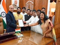 झारखंड में जल्द ही साफ हो जाएगी सियासी 'पिक्चर', राज्यपाल रमेश ने UPA डेलिगेशन को दिया ये आश्वासन 