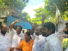 உயர்நீதிமன்றம் தீர்ப்பை அடுத்து ஈபிஎஸ் தரப்பினர் கொண்டாட்டம்!