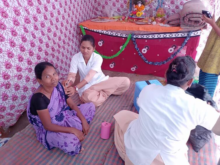 Vaccination of 1500 from Ganesh pavilions three lakh 50 thousand citizens have taken booster dose in Nagpur so far Nagpur Ganeshotsav : गणेश मंडपांमधून दोन दिवसांत दीड हजारावर लसीकरण, शहरात आतापर्यंत 3.5 लाख नागरिकांनी घेतला बुस्टर डोस