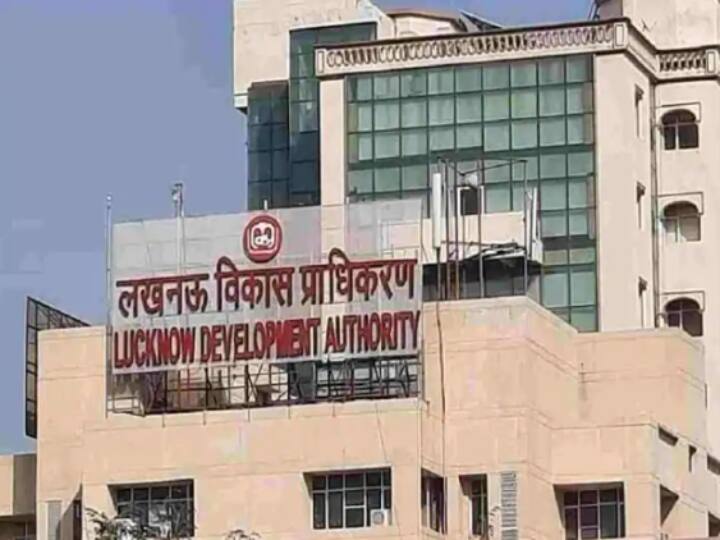 Lucknow LDA canceled map of Agrasen Height Apartment built on government land in UP ANN Lucknow News: सरकारी जमीन कब्जा कर बनाए गए 100 करोड़ के अपार्टमेंट का नक्शा निरस्त, आवंटियों ने उठाए सवाल