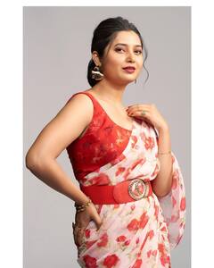 Prajakta Mali :  प्राजक्ता माळीचा घायाळ करणारा अंदाज; शेअर केले खास फोटो