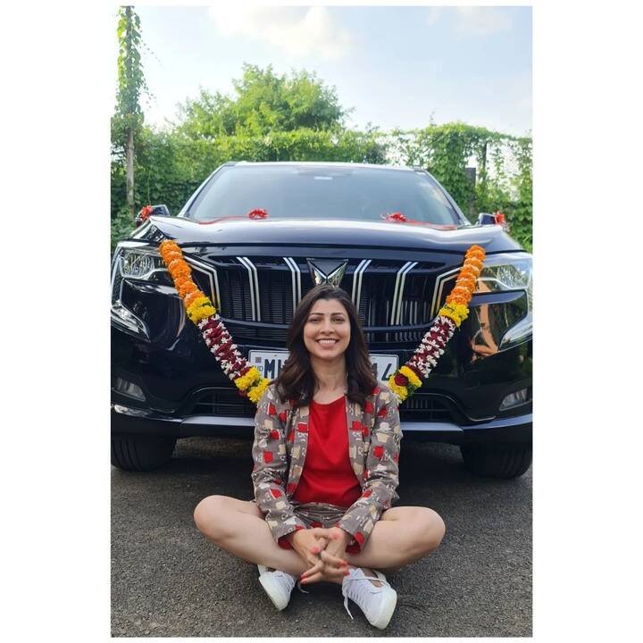 ‘माझ्या आयुष्यातला हा आनंदाचा क्षण तुमच्याबरोबर share करतेय...’, असे म्हणत तिने ही पोस्ट शेअर केली आहे.