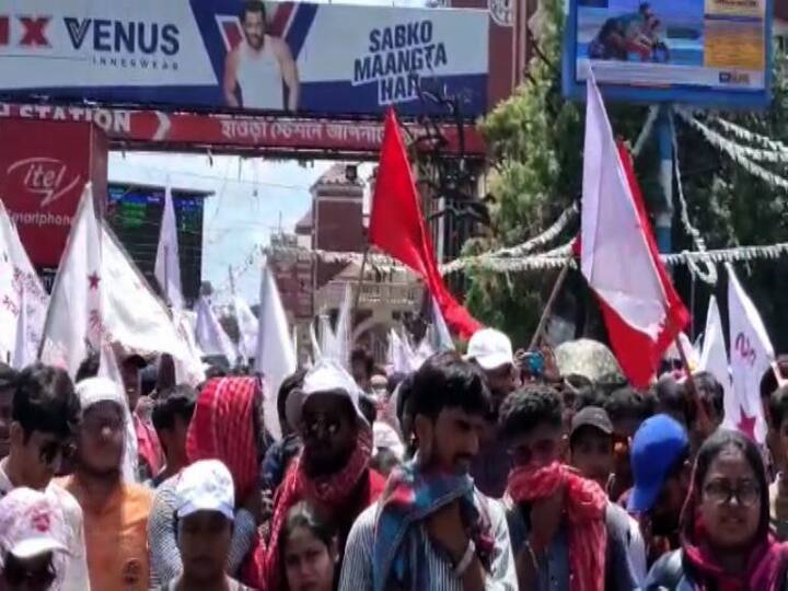 শিক্ষা বাঁচাও রাজ্য বাঁচাও, এই স্লোগানকে সামনে রেখে দুর্নীতিমুক্ত শিক্ষা এবং দুর্নীতিমুক্ত নিয়োগের দাবিতে আজ কলেজস্ট্রিটে সমাবেশ রয়েছে এসএফআই-এর।