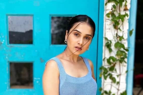 Anushka Kaushik ने क्यों बदला अपना नाम ? Boycott और OTT पर क्या बोलीं ? | ENT LIVE