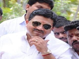 அமைச்சர் பி.டி.ஆர் கார் மீது செருப்பு வீசிய 3 பேருக்கு நிபந்தனை ஜாமீன்