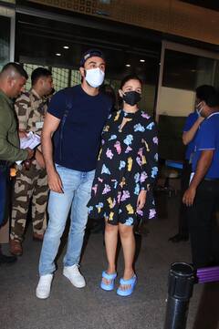 Ranbir Alia Pics: प्रेग्नेंसी में आलिया भट्ट का खास ध्यान रख रहे हैं रणबीर कपूर, एयरपोर्ट पर ये कूल कपल इस अंदाज में हुआ स्पॉट